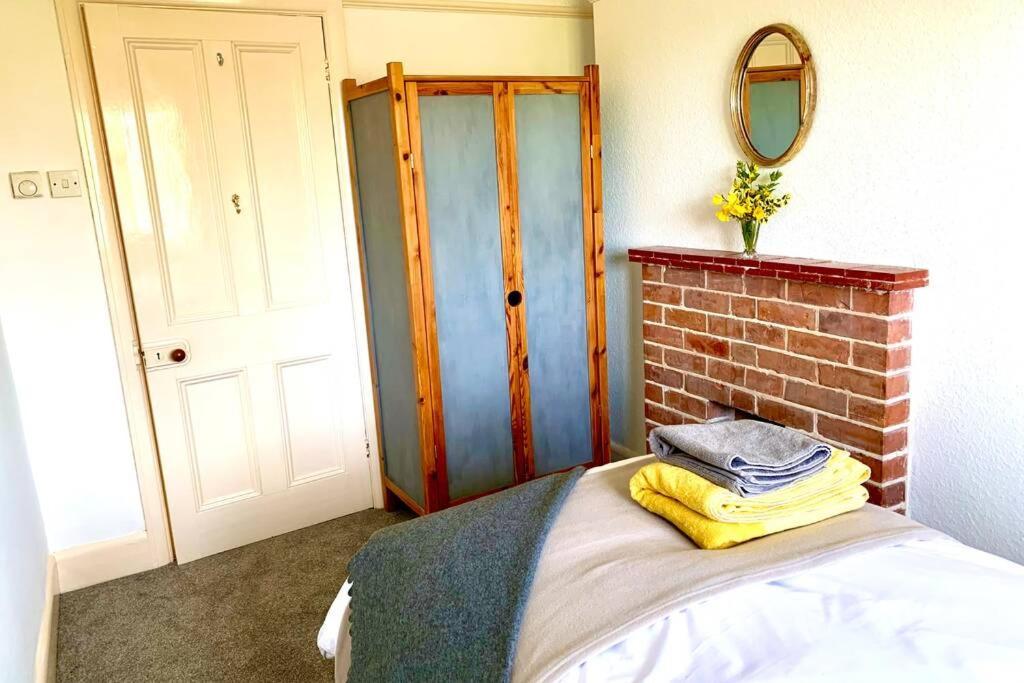 Hectors House Comfortable 4 Bed House In Mature Gardens Yelverton Extérieur photo