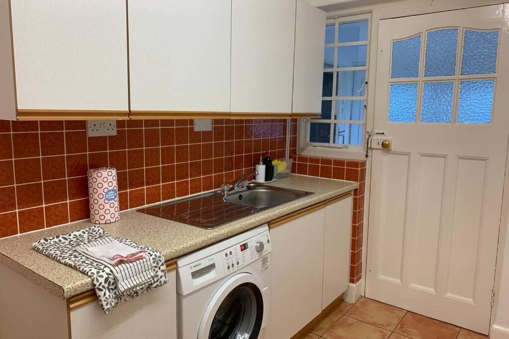 Hectors House Comfortable 4 Bed House In Mature Gardens Yelverton Extérieur photo