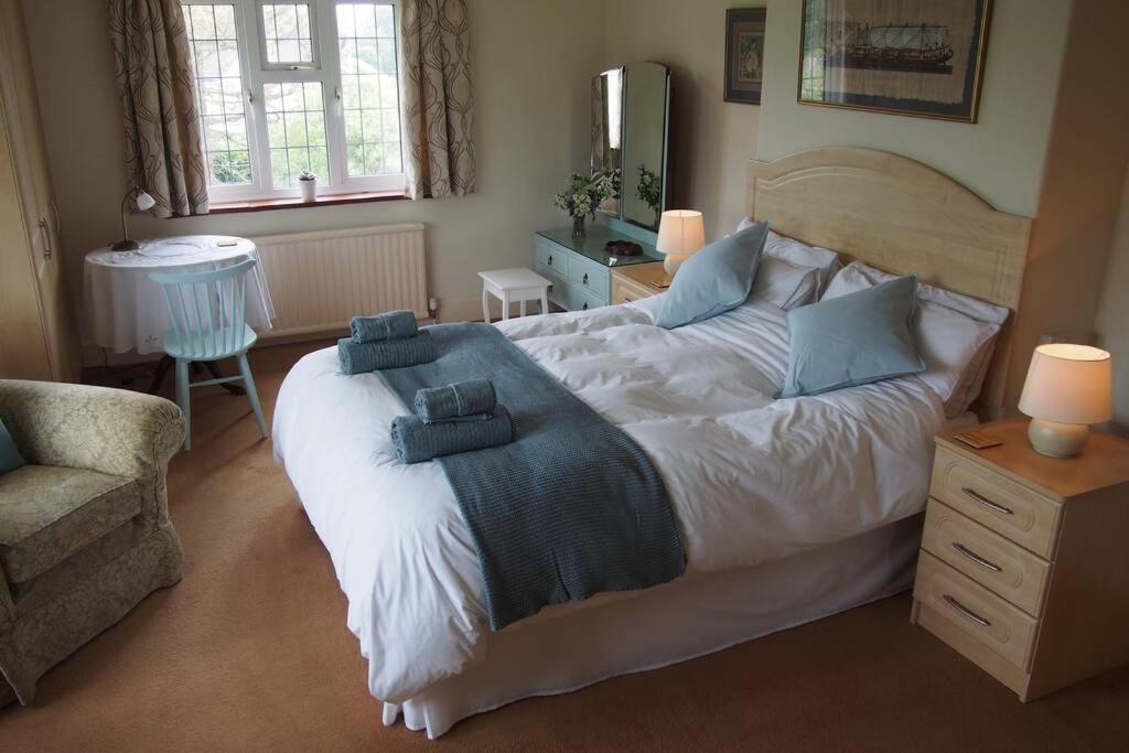 Hectors House Comfortable 4 Bed House In Mature Gardens Yelverton Extérieur photo