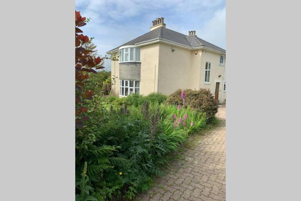 Hectors House Comfortable 4 Bed House In Mature Gardens Yelverton Extérieur photo