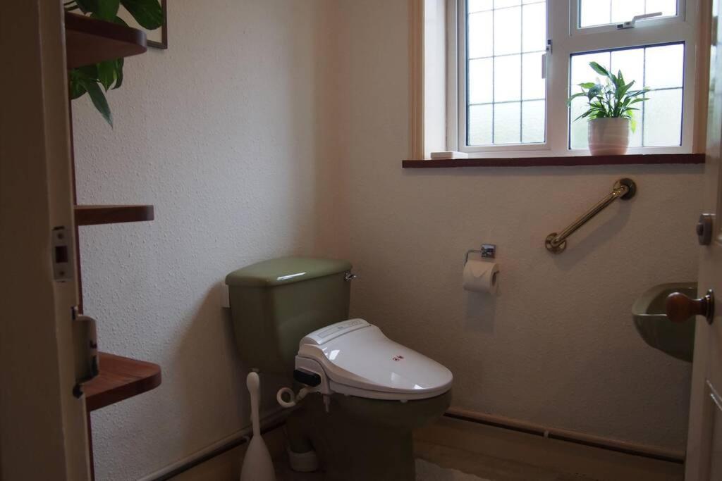 Hectors House Comfortable 4 Bed House In Mature Gardens Yelverton Extérieur photo
