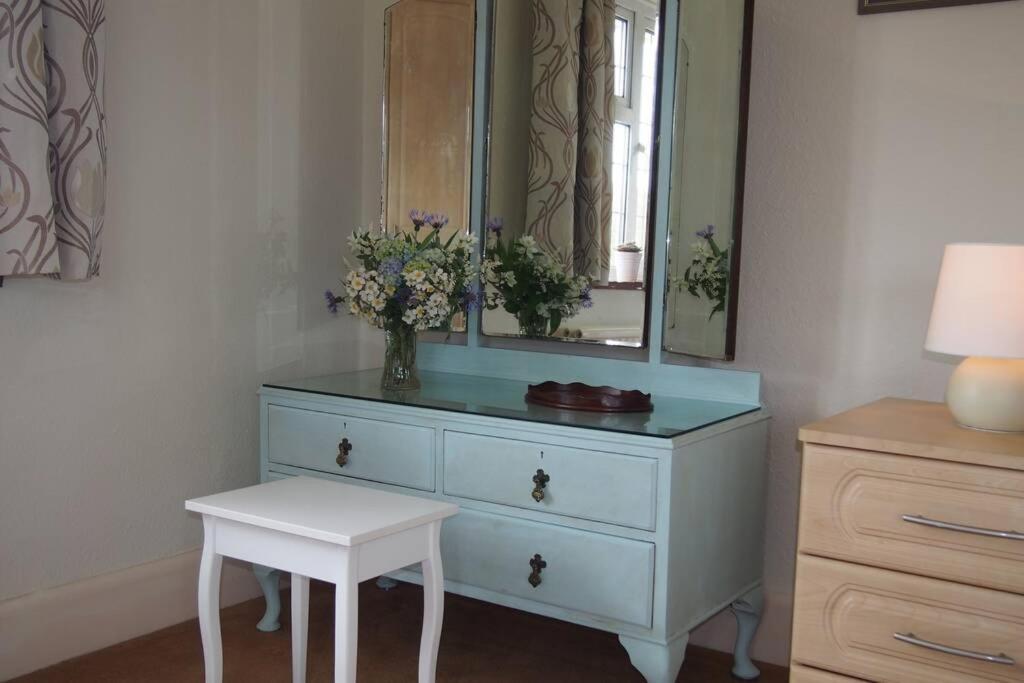 Hectors House Comfortable 4 Bed House In Mature Gardens Yelverton Extérieur photo