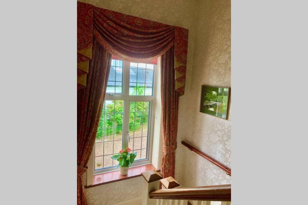 Hectors House Comfortable 4 Bed House In Mature Gardens Yelverton Extérieur photo
