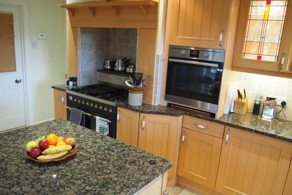 Hectors House Comfortable 4 Bed House In Mature Gardens Yelverton Extérieur photo